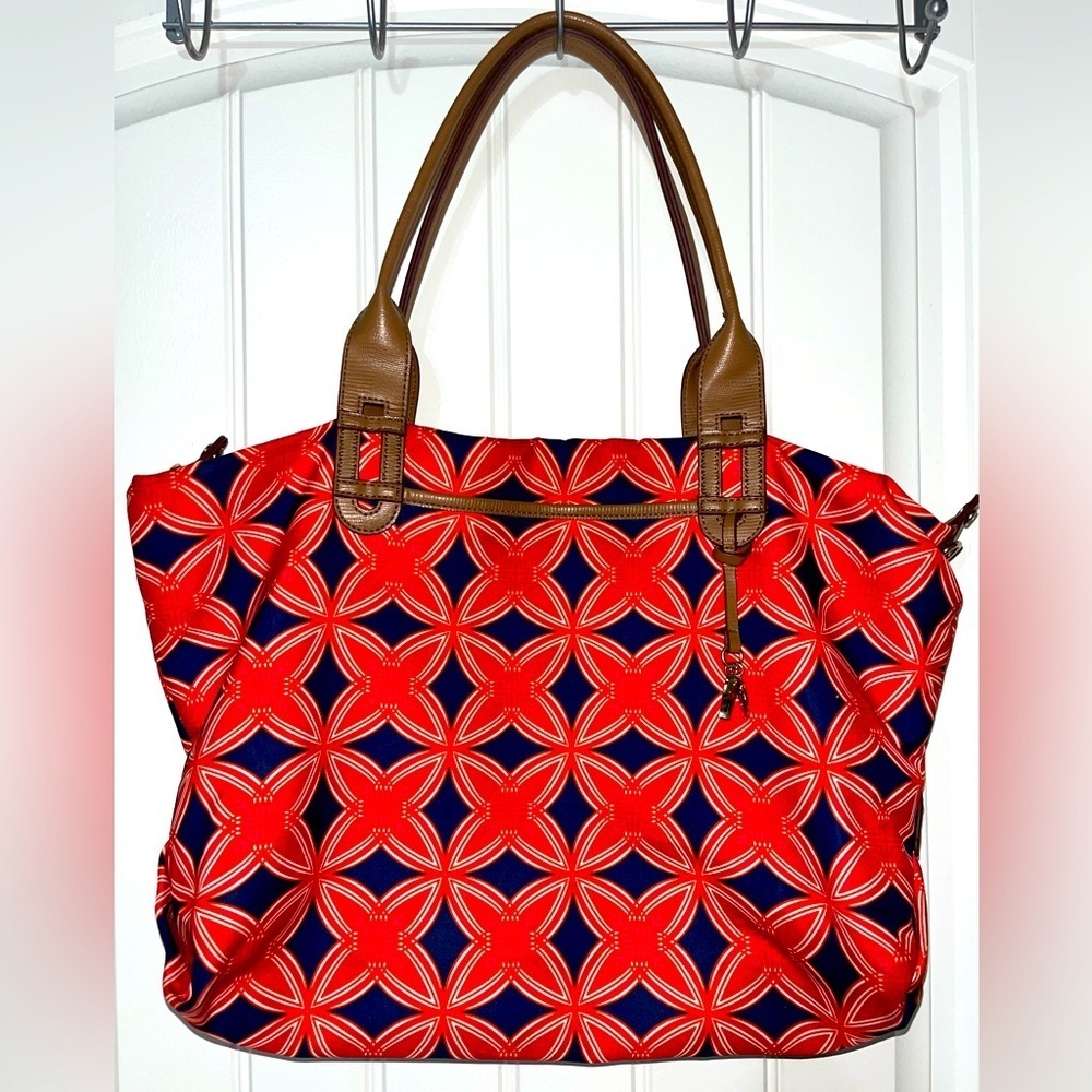 STELLA & DOT "How Does She Do It" Purse in Red and Blue Medallion- Beautiful!